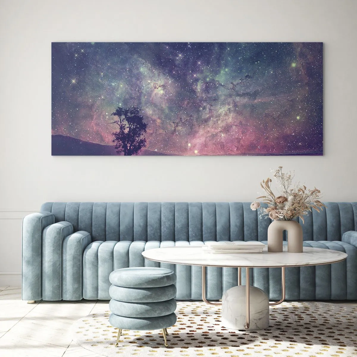 Impression sur verre - Image sur verre - Un arbre contre un ciel étoilé aux couleurs violettes et bleues - 120x50cm - Sous un ciel magique - Décoration murale moderne pour le salon et la chambre ARTTOR
