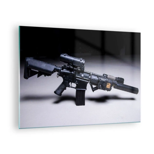 Impression sur verre - Image sur verre - Un fusil d'assaut noir avec des accessoires posés sur un fond clair - 70x50cm - Chevalier ténébreux - Décoration murale moderne pour le salon et la chambre ARTTOR