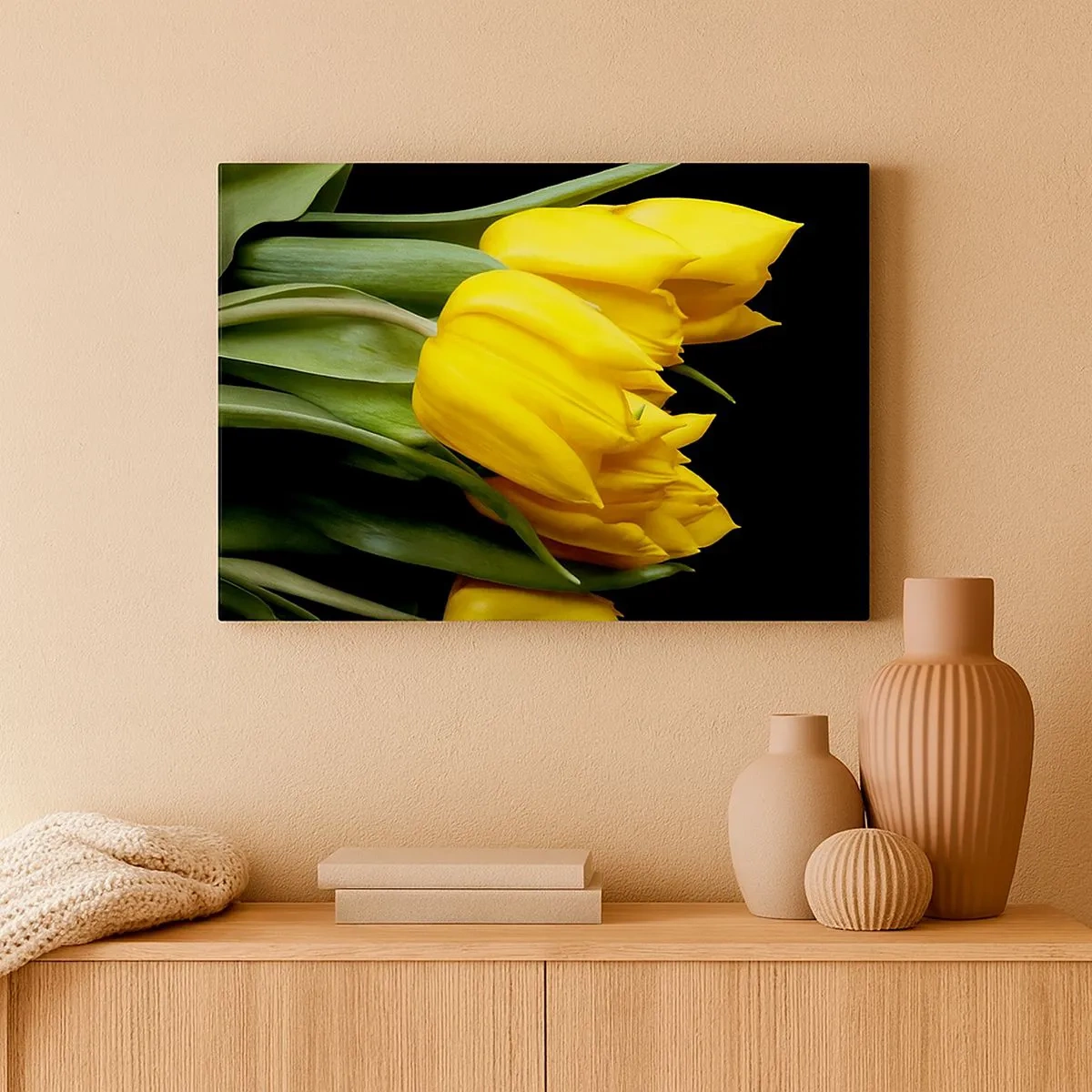 Impression sur toile - Image sur toile - Un bouquet de tulipes jaunes sur fond noir - 70x50cm - Lever de soleil pur - Décoration murale moderne pour le salon et la chambre ARTTOR