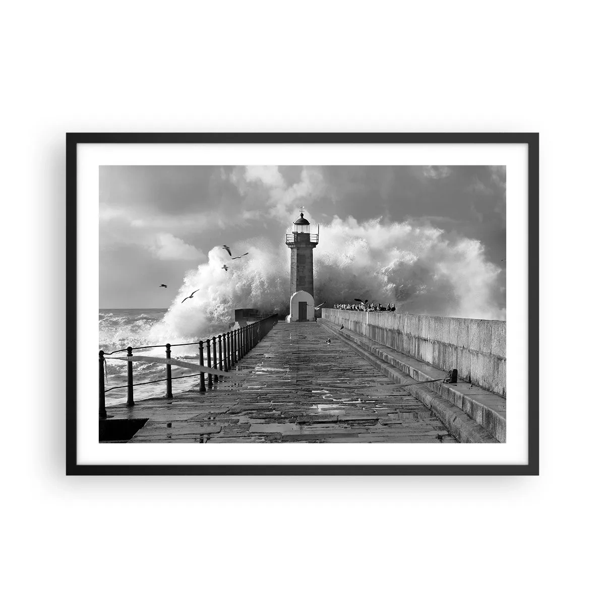 Affiche dans un cadre noir - Poster - Un phare entouré de vagues pendant une tempête - 70x50cm - Sans peur - Décoration murale moderne pour le salon et la chambre ARTTOR
