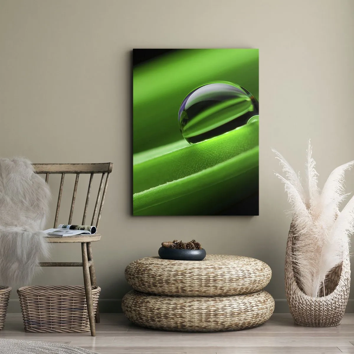 Impression sur toile - Image sur toile - Gros plan d'une goutte de rosée sur une feuille verte - 80x120cm - La vie de près - Décoration murale moderne pour le salon et la chambre ARTTOR