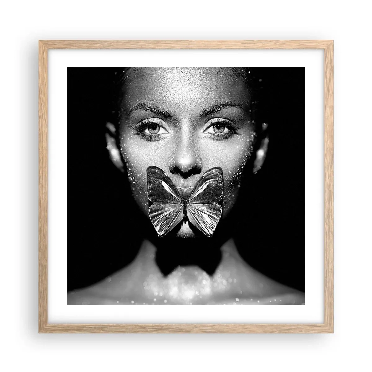 Affiche dans un chêne clair - Poster - Baiser papillon - 50x50 cm