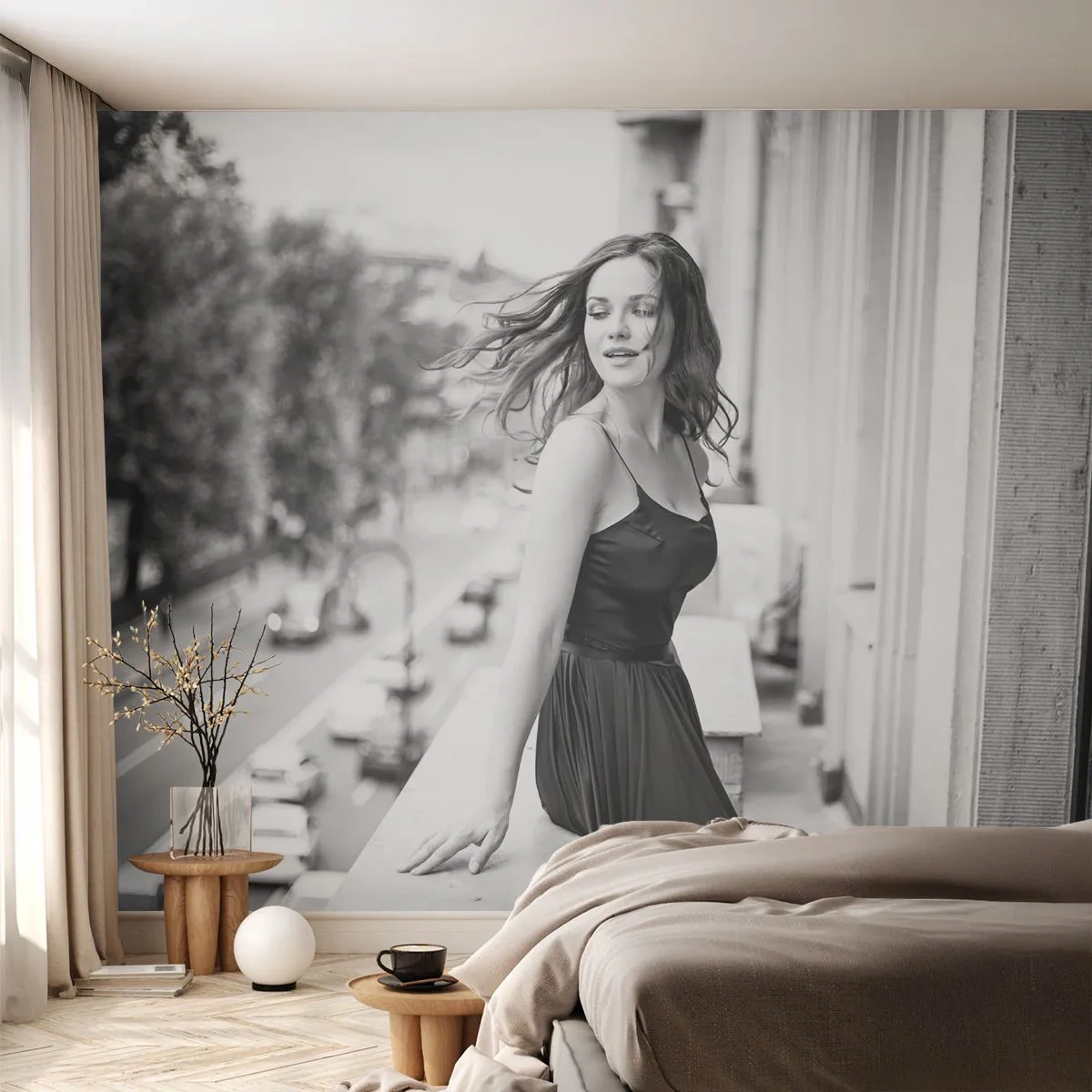 Papier Peint Photo Premium Sand - Une femme en robe sur un balcon sur une photographie en noir et blanc - 100x70cm - Certainement un Parisien - Décoration murale moderne pour le salon et la chambre ARTTOR