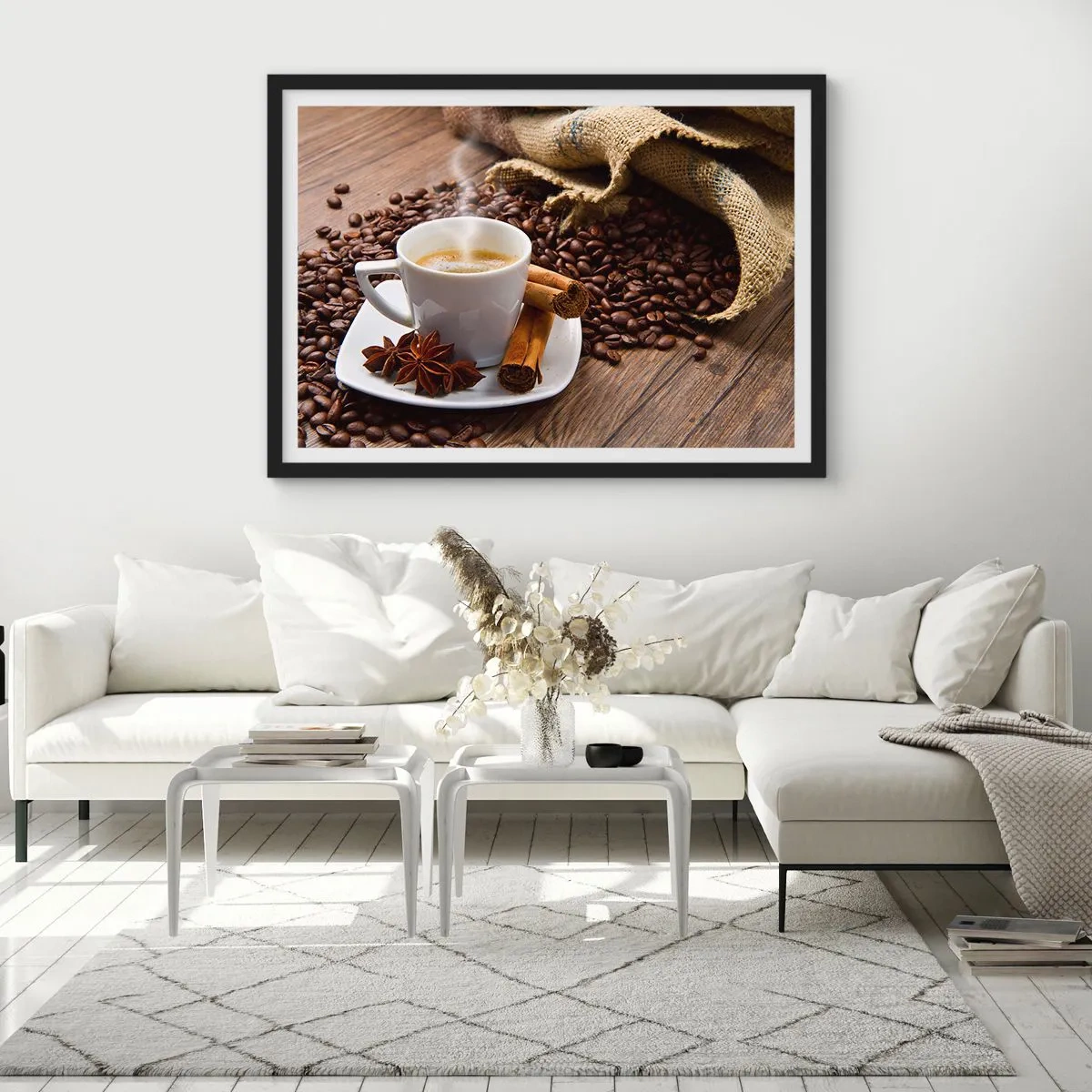 Affiche dans un cadre noir - Poster - Une tasse de café à la cannelle et à l'anis sur un fond de grains de café - 100x70cm - Saveur et arôme épicés - Décoration murale moderne pour le salon et la chambre ARTTOR