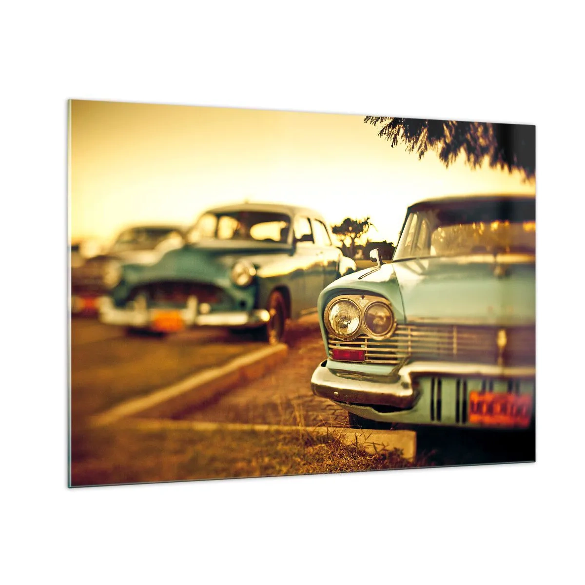Impression sur verre - Image sur verre - Voitures rétro dans la chaude lumière du coucher de soleil - 100x70cm - Nous attendrons et verrons - Décoration murale moderne pour le salon et la chambre ARTTOR