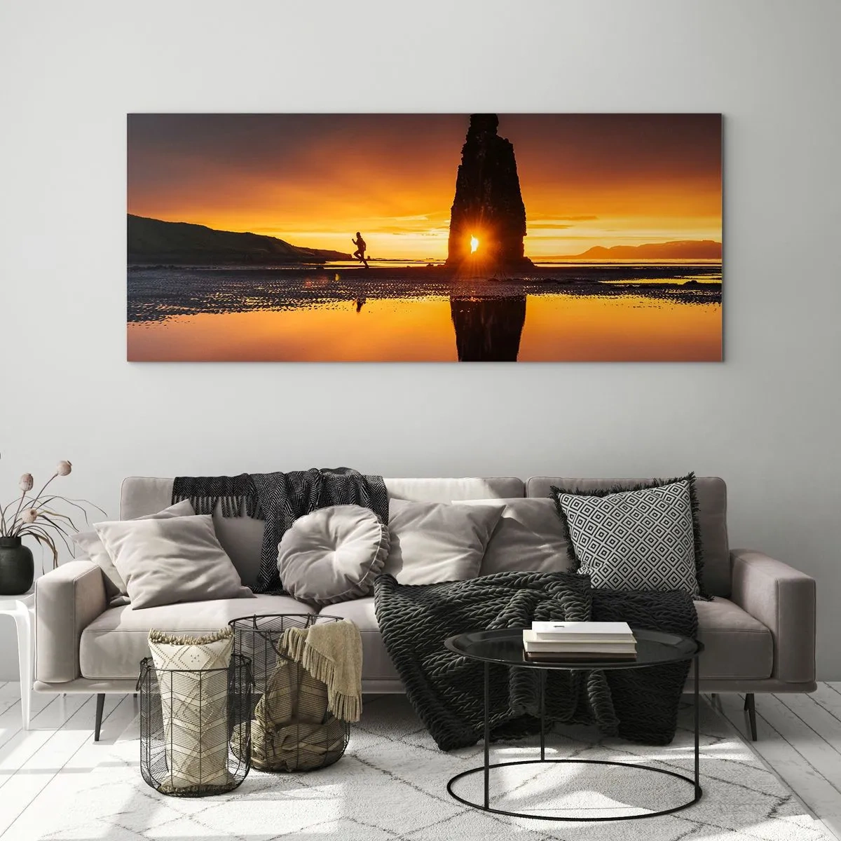Impression sur verre - Image sur verre - Personne courant sur la plage au coucher du soleil avec formation rocheuse - 140x50cm - Juste vous et la nature - Décoration murale moderne pour le salon et la chambre ARTTOR