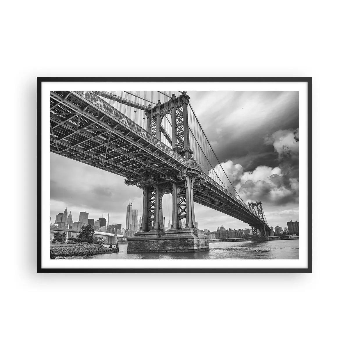 Affiche dans un cadre noir - Poster - Un pont en noir et blanc avec vue sur la ville - 100x70cm - Au coeur de la ville - Décoration murale moderne pour le salon et la chambre ARTTOR