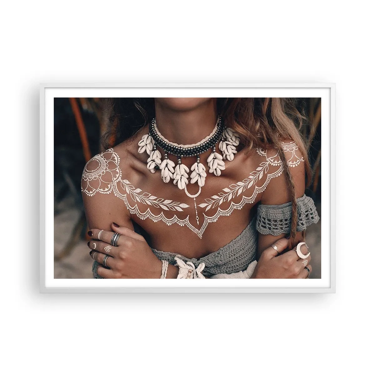 Affiche dans un cadre blanc - Poster - Talismans, rituels de la féminité - 100x70 cm