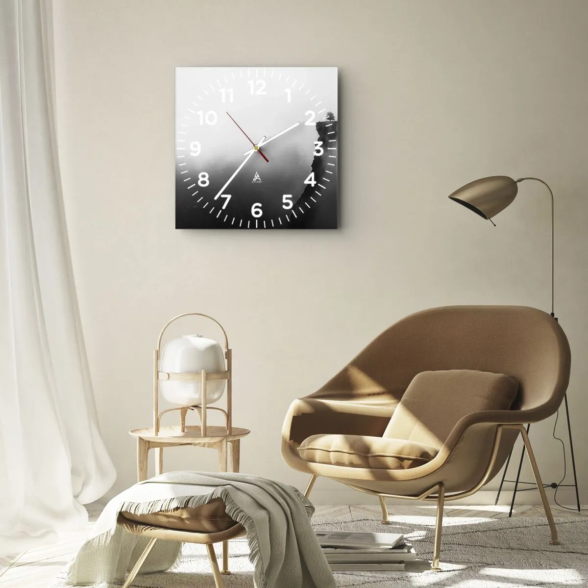 Horloge murale - Pendule murale - Un arbre solitaire au bord d'une falaise entouré de brouillard - 30x30cm - Au bord du monde - Décoration murale moderne pour le salon et la chambre ARTTOR