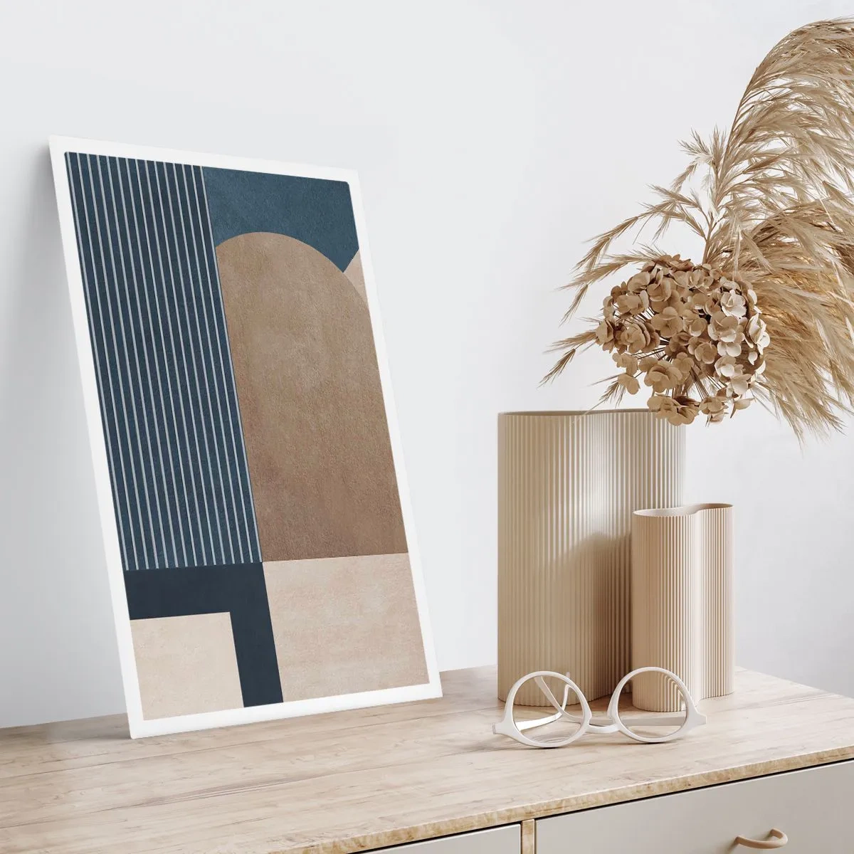 Affiche - Poster - Composition géométrique abstraite dans les tons bleu marine et beige - 50x70cm - Composition simple et en rondeur - Décoration murale moderne pour le salon et la chambre ARTTOR