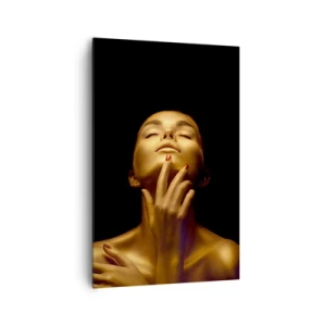Impression sur toile - Image sur toile - Portrait d'une femme dans une lueur dorée sur fond noir - 80x120cm - Comme de la soie dorée - Décoration murale moderne pour le salon et la chambre ARTTOR