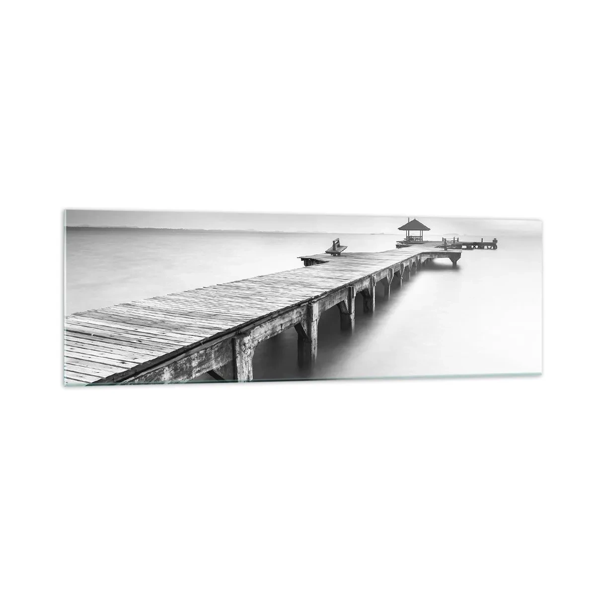 Impression sur verre - Image sur verre - Une vue en noir et blanc d'une jetée en bois sur une eau calme. - 160x50cm - À l'horizon - Décoration murale moderne pour le salon et la chambre ARTTOR