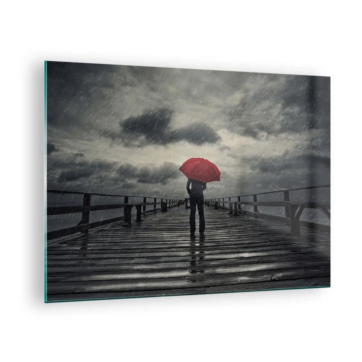 Impression sur verre - Image sur verre - Un homme avec un parapluie rouge sur une jetée en bois sous la pluie. - 70x50cm - Peu importe qu'il pleuve - Décoration murale moderne pour le salon et la chambre ARTTOR