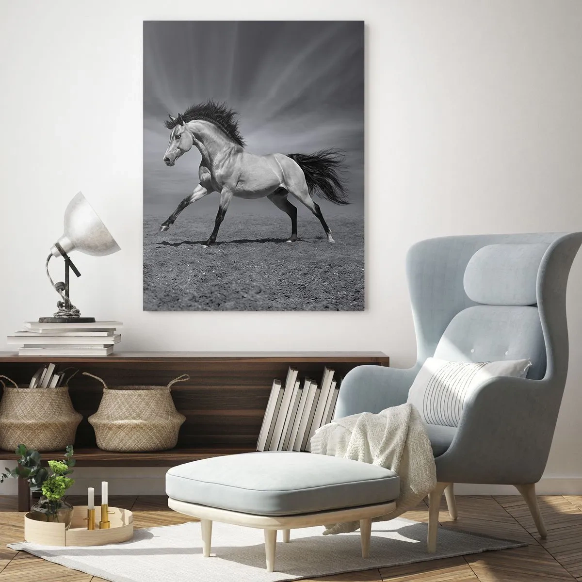 Impression sur verre - Image sur verre - Un cheval noir et blanc dans une pose dynamique dans le désert. - 70x100cm - Né pour séduire - Décoration murale moderne pour le salon et la chambre ARTTOR