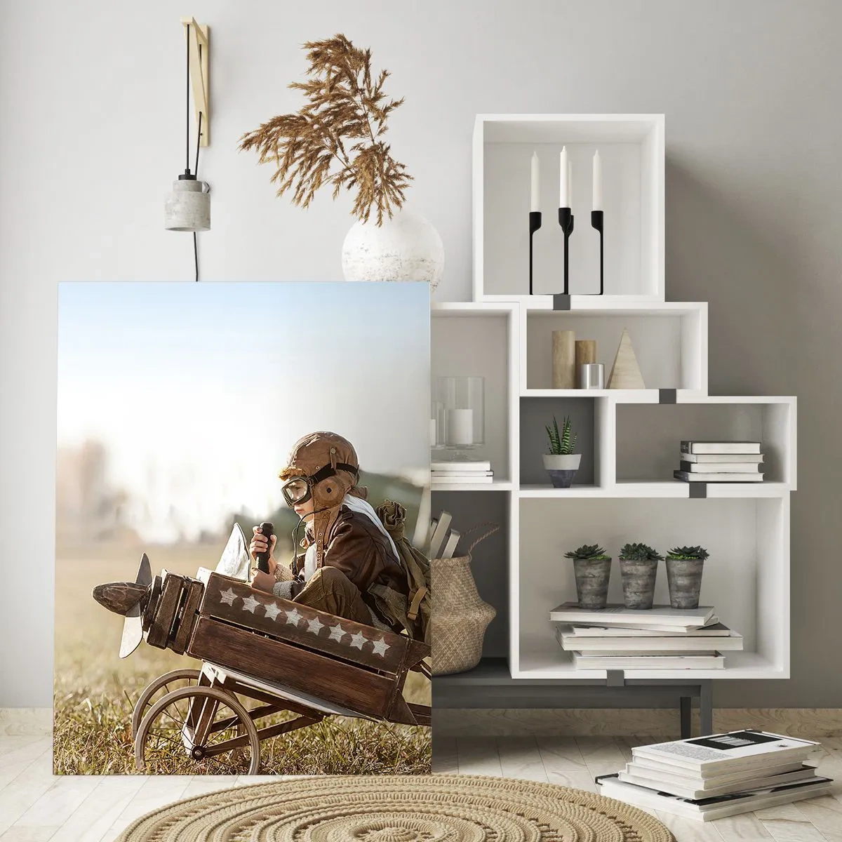 Impression sur verre - Image sur verre - Un enfant dans un avion en bois, faisant semblant d'être un pilote, portant des vêtements d'aviateur. - 50x70cm - Départ vers un rêve - Décoration murale moderne pour le salon et la chambre ARTTOR