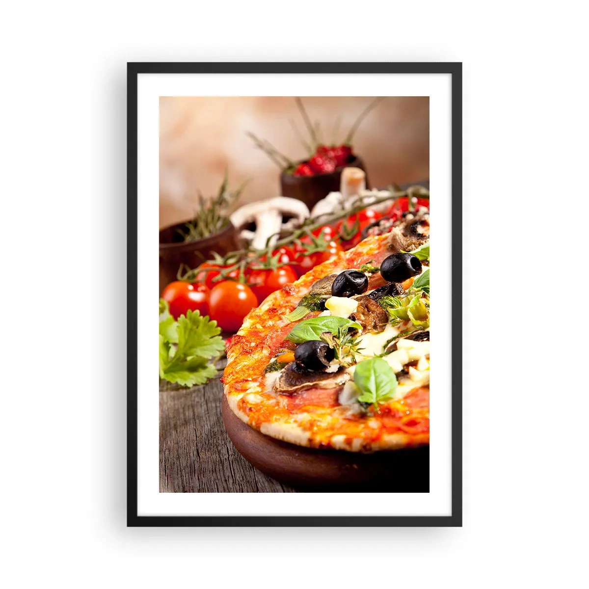 Affiche dans un cadre noir - Poster - Pizza aux olives et aux herbes avec des ingrédients frais - 50x70cm - Des ingrédients telluriques - Décoration murale moderne pour le salon et la chambre ARTTOR