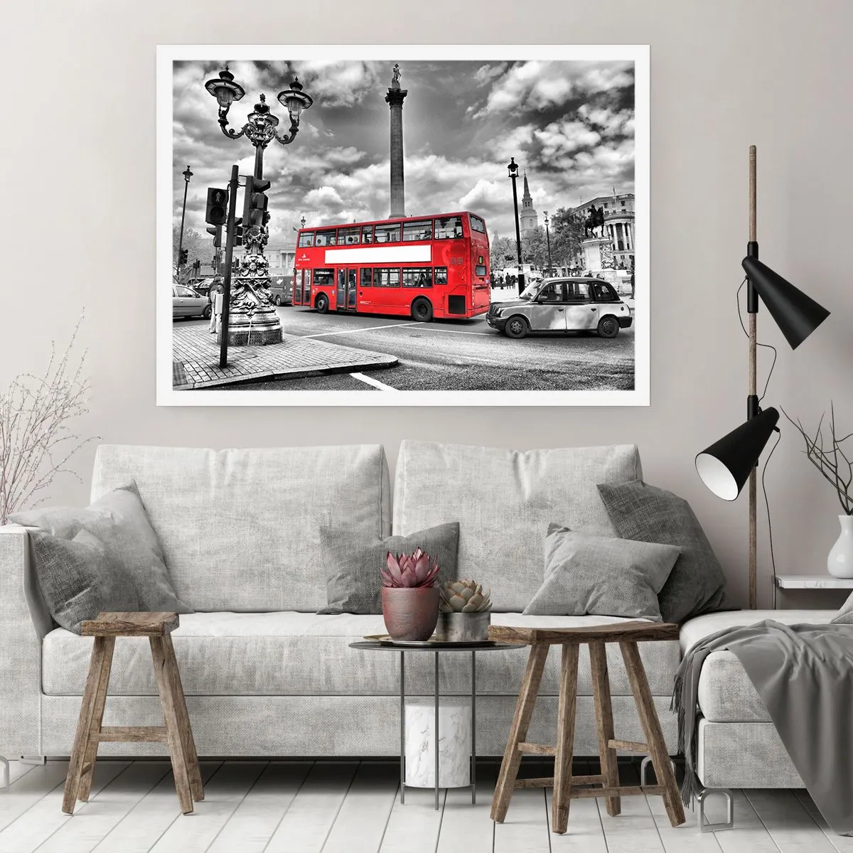 Affiche - Poster - Un bus rouge à impériale sur fond de ville en noir et blanc - 100x70cm - La vraie circulation sanguine de la ville - Décoration murale moderne pour le salon et la chambre ARTTOR