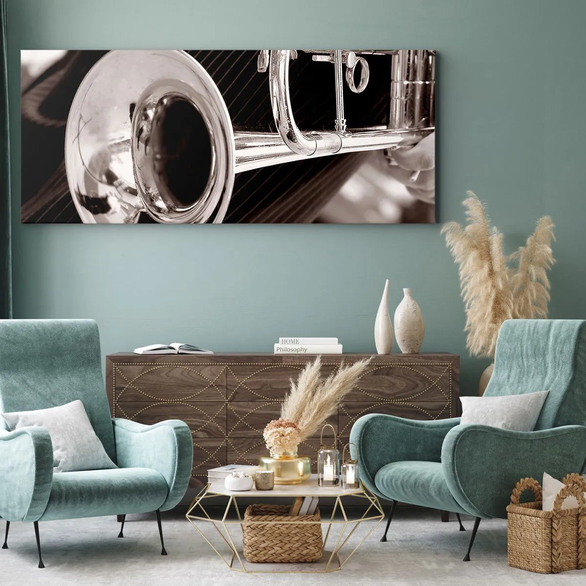 Impression sur toile - Image sur toile - Gros plan d'une trompette argentée sur un fond de tissu élégant. - 120x50cm - Voyage musical vers les années 30 - Décoration murale moderne pour le salon et la chambre ARTTOR