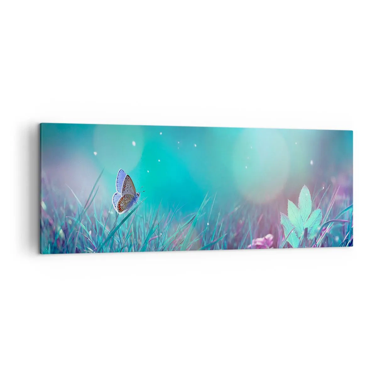 Impression sur toile - Image sur toile - Un papillon sur l'herbe à la lumière de reflets flous - 140x50cm - La vie secrète de la prairie - Décoration murale moderne pour le salon et la chambre ARTTOR