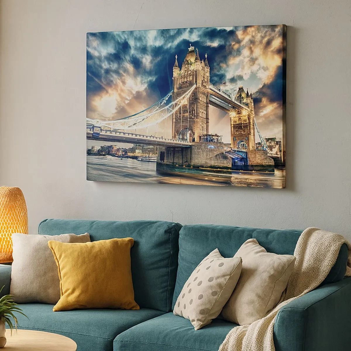 Impression sur toile - Image sur toile - Tower Bridge au crépuscule contre un ciel dynamique - 70x50cm - Monument de l'empire victorien - Décoration murale moderne pour le salon et la chambre ARTTOR