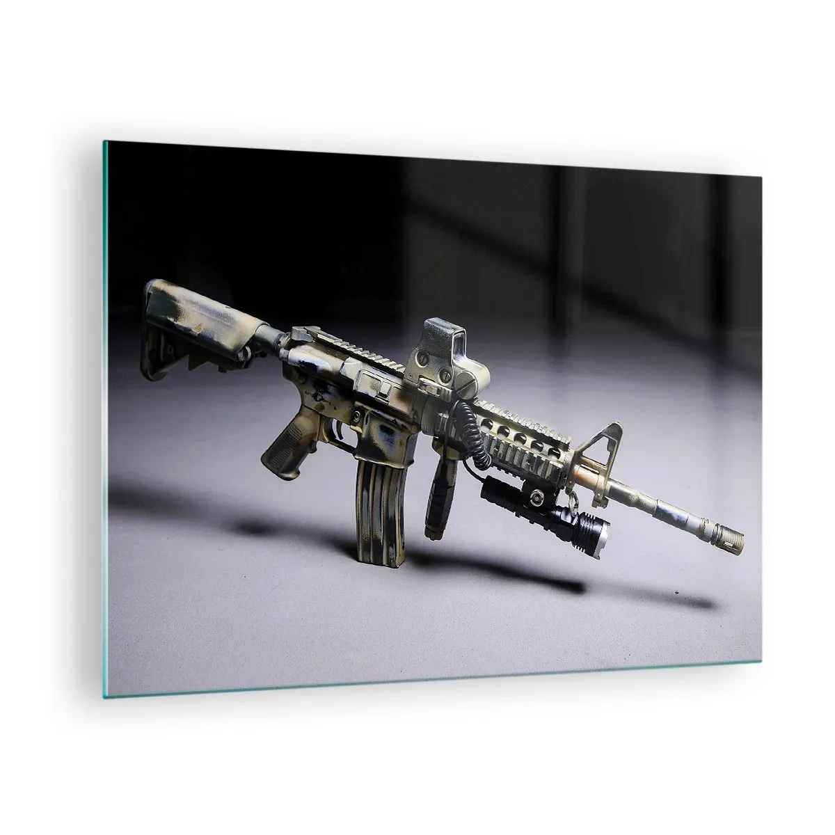 Impression sur verre - Image sur verre - Un fusil moderne sur un fond sombre avec un accent industriel - 70x50cm - Toujours menaçant - Décoration murale moderne pour le salon et la chambre ARTTOR