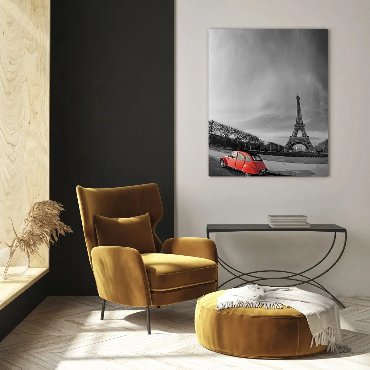 Impression sur verre - Image sur verre - Une voiture rouge avec la Tour Eiffel en arrière-plan dans un paysage en noir et blanc - 80x120cm - Plus parisien que Paris lui-même - Décoration murale moderne pour le salon et la chambre ARTTOR