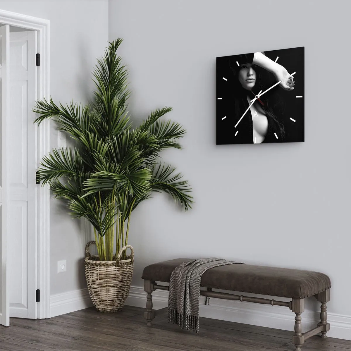 Horloge murale - Pendule murale - Portrait élégant d'une femme en noir et blanc - 30x30cm - École de séduction - Décoration murale moderne pour le salon et la chambre ARTTOR