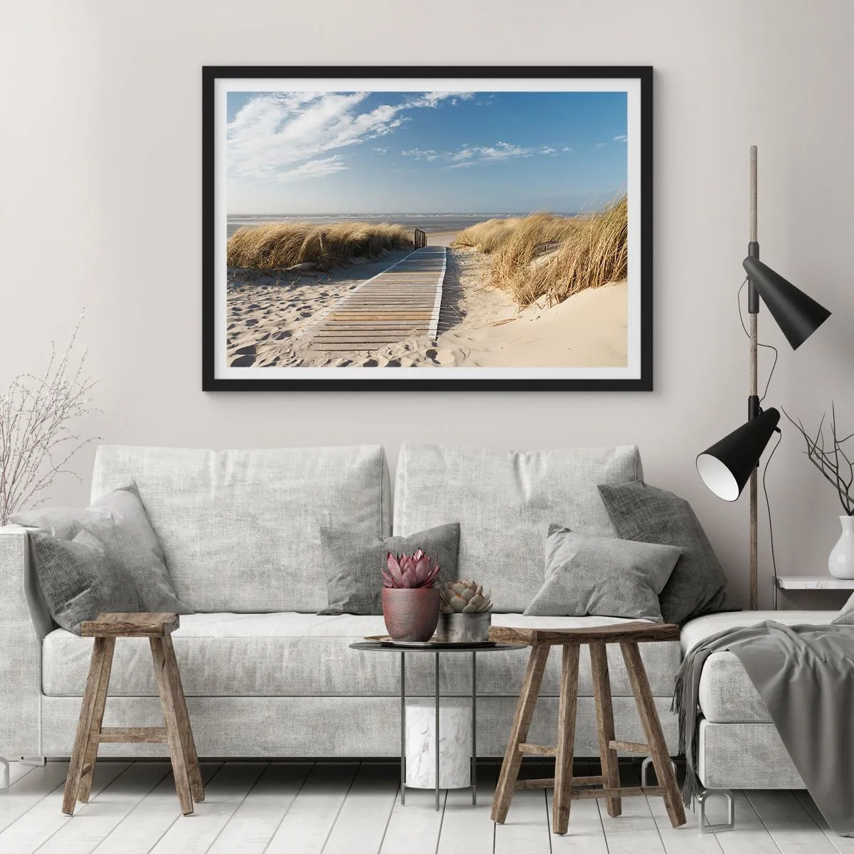Affiche dans un cadre noir - Poster - Derrière la dune, dans le bruissement de l'herbe - 91x61 cm