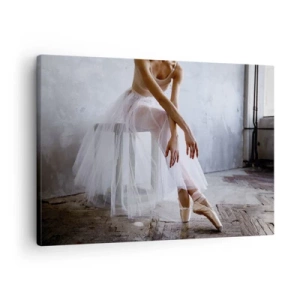 Impression sur toile - Image sur toile - Une ballerine dans une pose délicate sur un fond industriel - 70x50cm - Avant que les lumières de la rampe ne clignotent - Décoration murale moderne pour le salon et la chambre ARTTOR