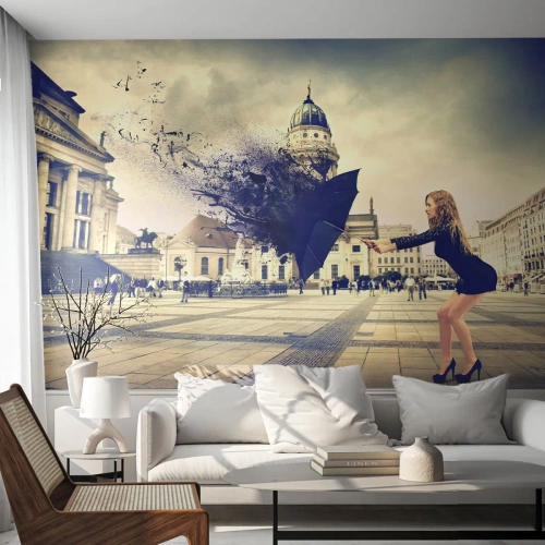 Papier Peint Autocollant Deluxe Sticker - Il y a un tel vent… - Femme, Ville, Parapluie mystérieux - 150x105 cm