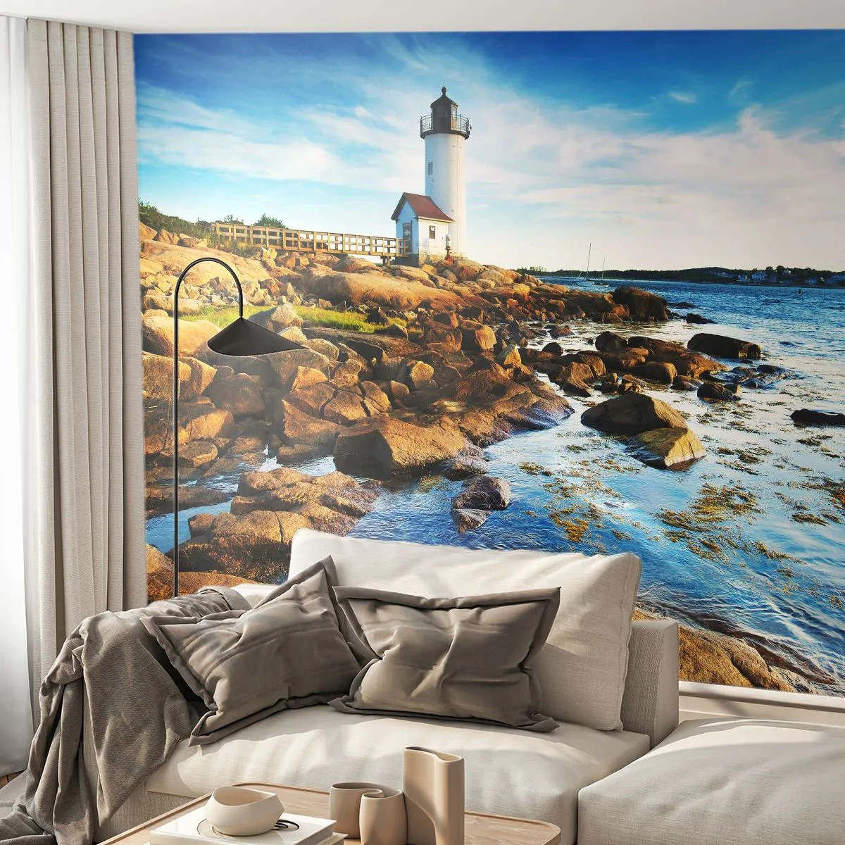 Papier Peint Photo Premium Sand - Un phare sur une côte rocheuse au coucher du soleil - 100x70cm - Revenez heureux, j'attends - Décoration murale moderne pour le salon et la chambre ARTTOR