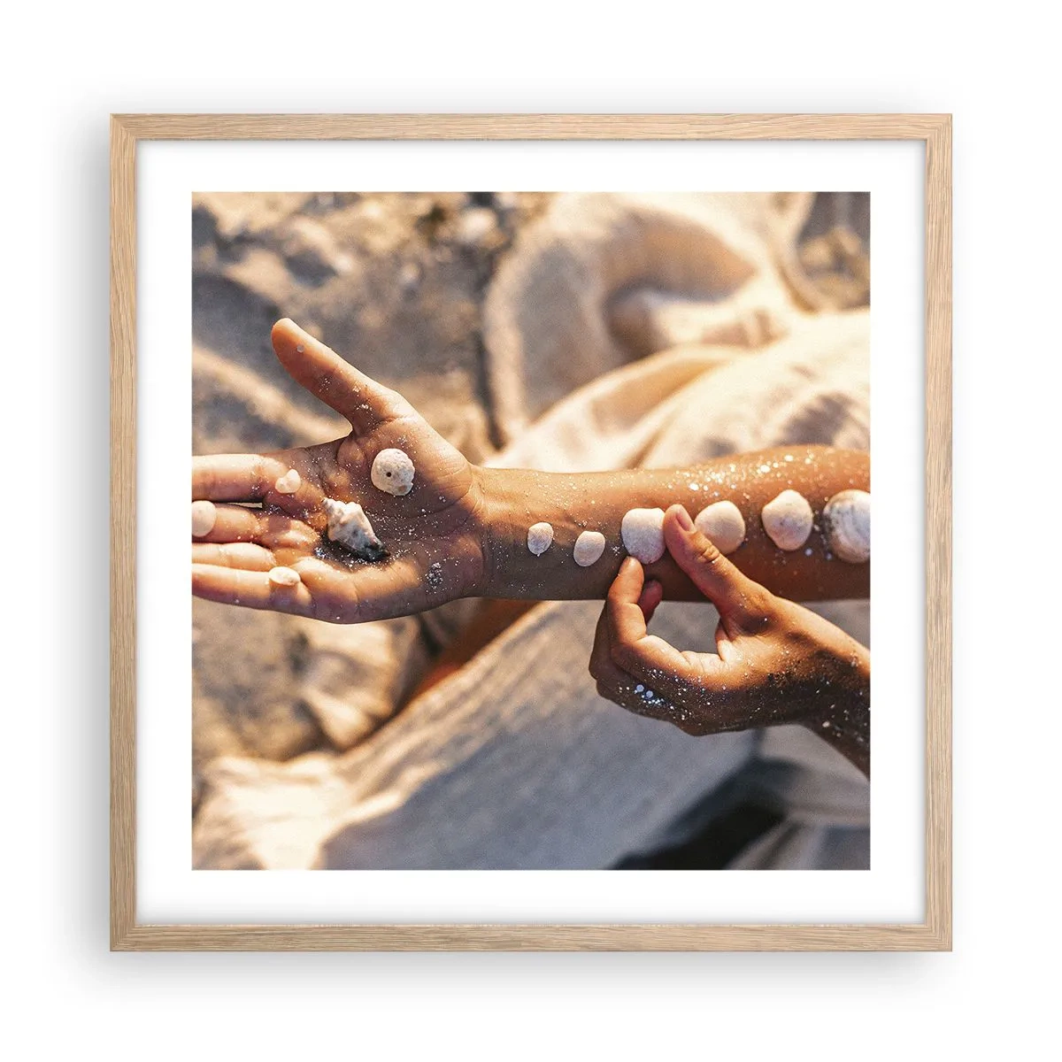 Affiche dans un chêne clair - Poster - La beauté à portée de main - 50x50 cm