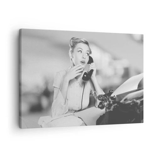 Impression sur toile - Image sur toile - Une femme parlant au téléphone devant une machine à écrire - 70x50cm - Hello! Ici les années 50 - Décoration murale moderne pour le salon et la chambre ARTTOR