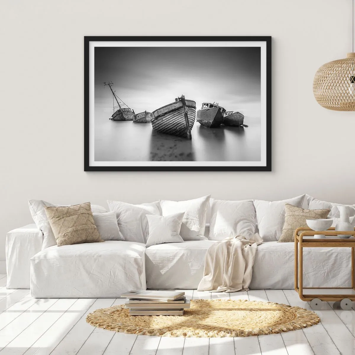 Affiche dans un cadre noir - Poster - Bateaux abandonnés sur une eau calme - 100x70cm - Cùest déjà un souvenir... - Décoration murale moderne pour le salon et la chambre ARTTOR
