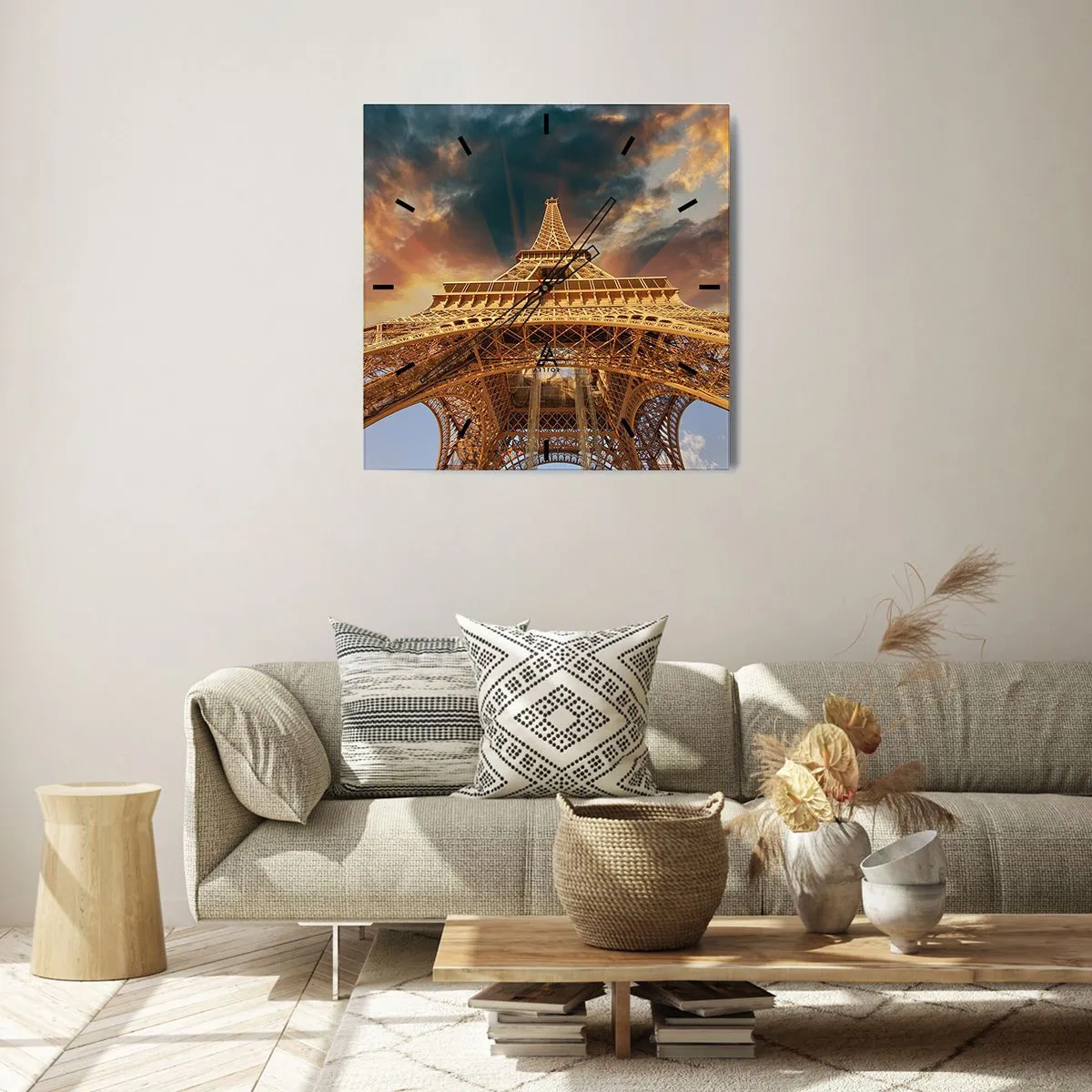 Horloge murale - Pendule murale - La Tour Eiffel vue d'en bas sur fond de soleil couchant - 30x30cm - Comment l'humanité a atteint le ciel - Décoration murale moderne pour le salon et la chambre ARTTOR