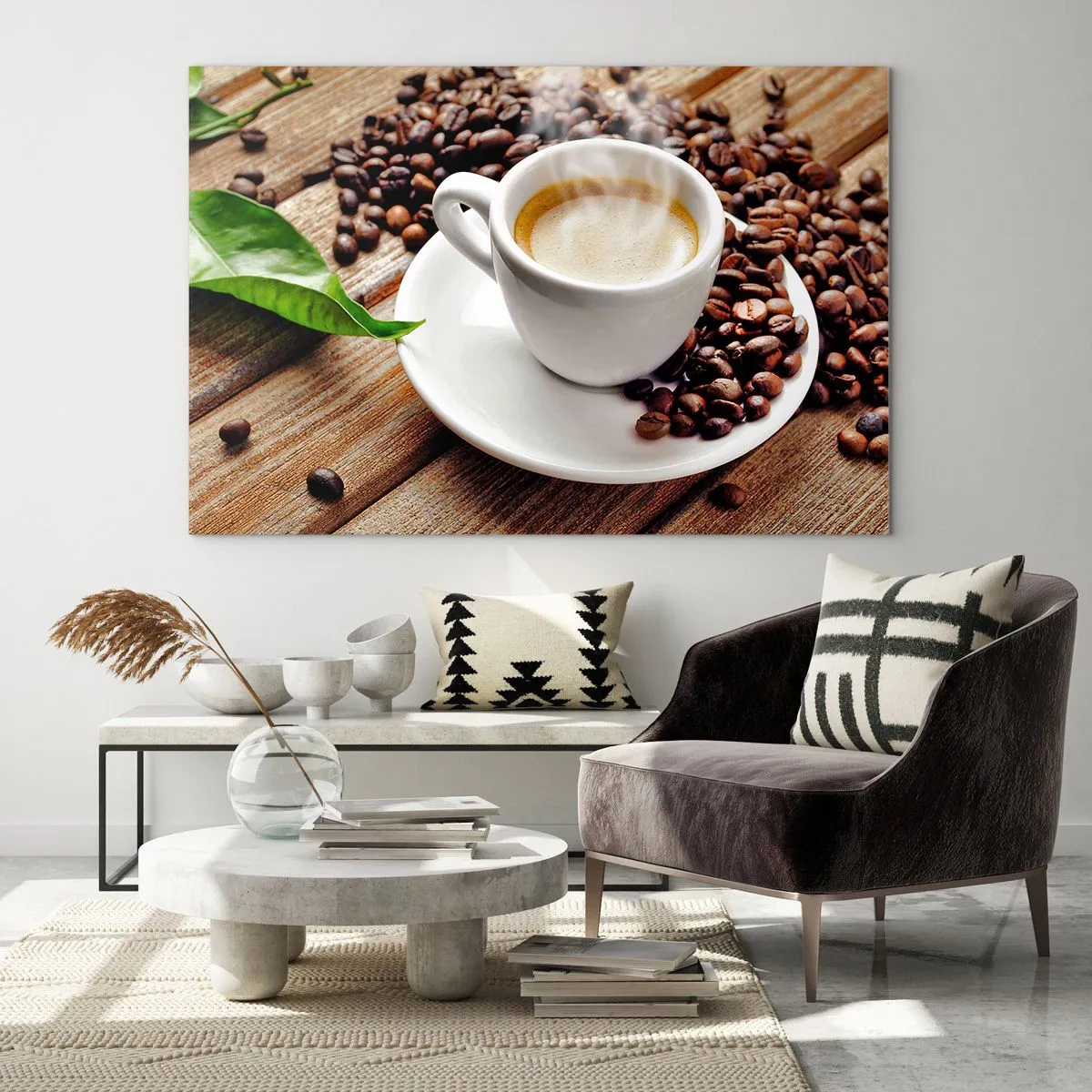 Impression sur verre - Image sur verre - Une tasse de café entourée de grains sur une table en bois - 70x50cm - Café sur un banc - Décoration murale moderne pour le salon et la chambre ARTTOR