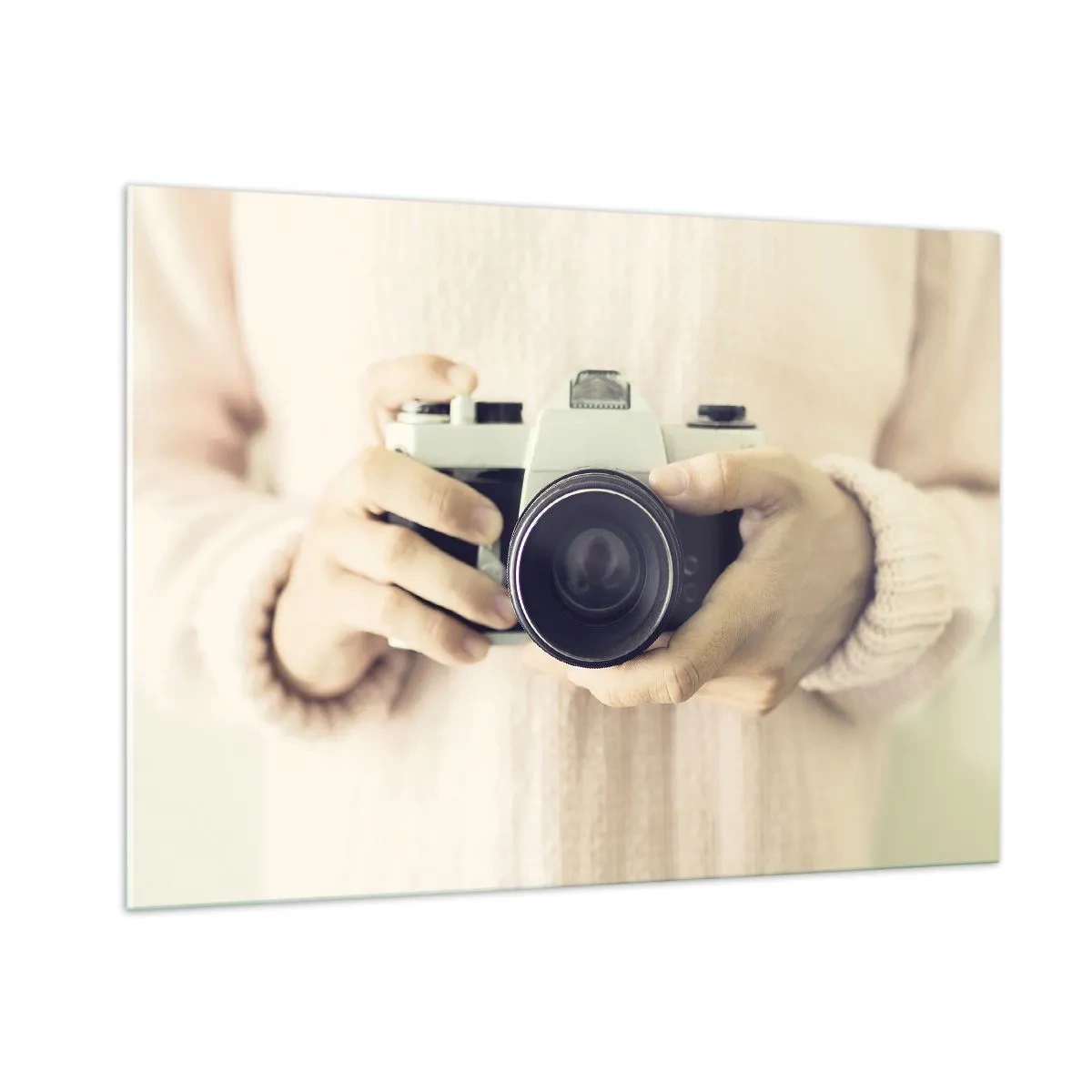 Impression sur verre - Image sur verre - Une personne tenant un appareil photo classique dans ses mains - 100x70cm - Pour voir plus ... - Décoration murale moderne pour le salon et la chambre ARTTOR