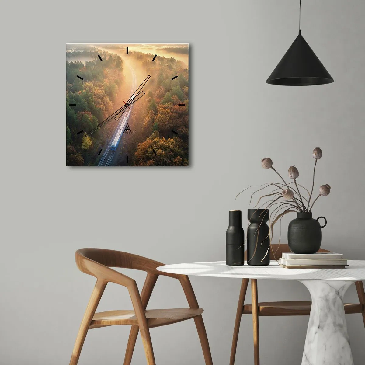 Horloge murale - Pendule murale - Un train dans une forêt d'automne à l'aube - 30x30cm - Voyage printannier - Décoration murale moderne pour le salon et la chambre ARTTOR