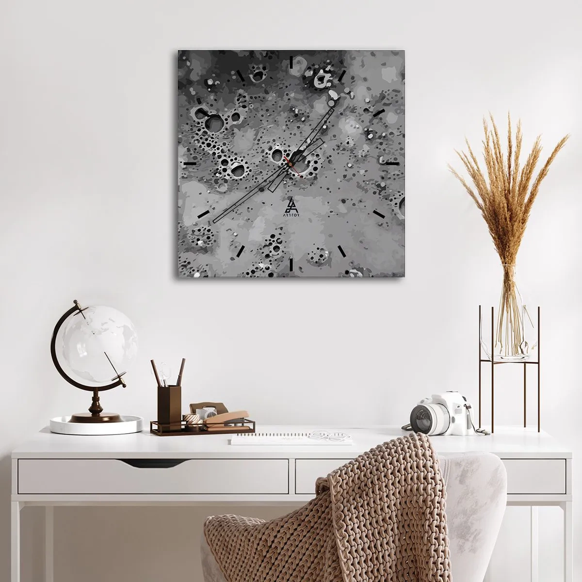 Horloge murale - Pendule murale - Motif de bulles abstrait noir et blanc - 30x30cm - Comme un paysage lunaire - Décoration murale moderne pour le salon et la chambre ARTTOR