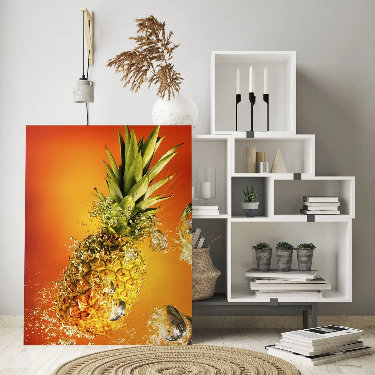 Impression sur verre - Image sur verre - Ananas immergé dans l'eau sur un fond d'orange intense - 50x70cm - Fraîcheur juteuse tropicale - Décoration murale moderne pour le salon et la chambre ARTTOR