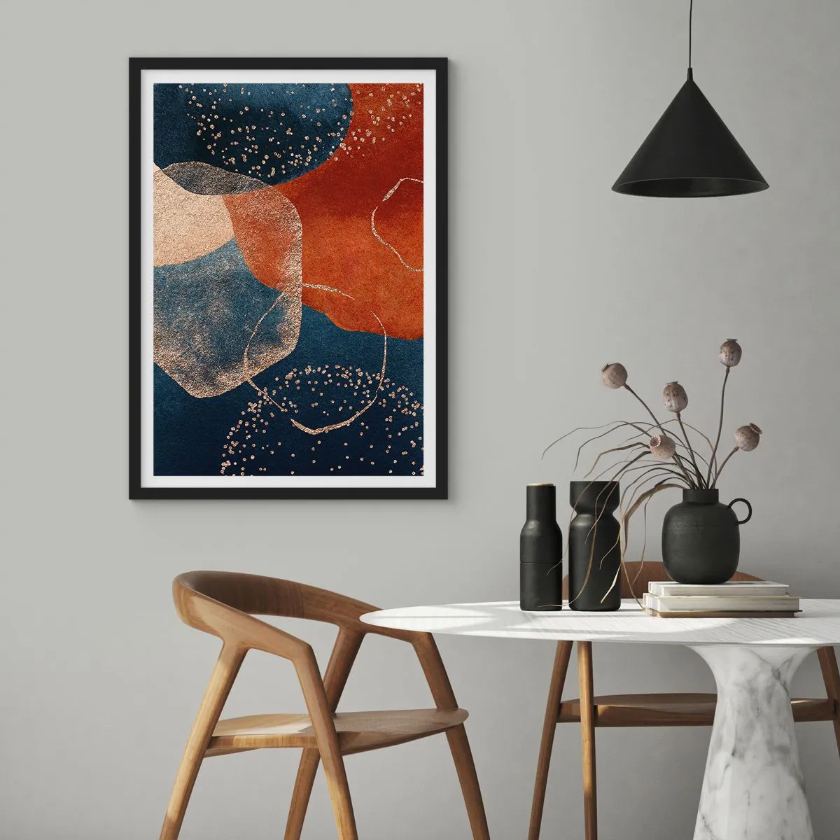 Affiche dans un cadre noir - Poster - Une composition abstraite dans les tons bleu marine et or - 50x70cm - La légèreté de l'être - Décoration murale moderne pour le salon et la chambre ARTTOR