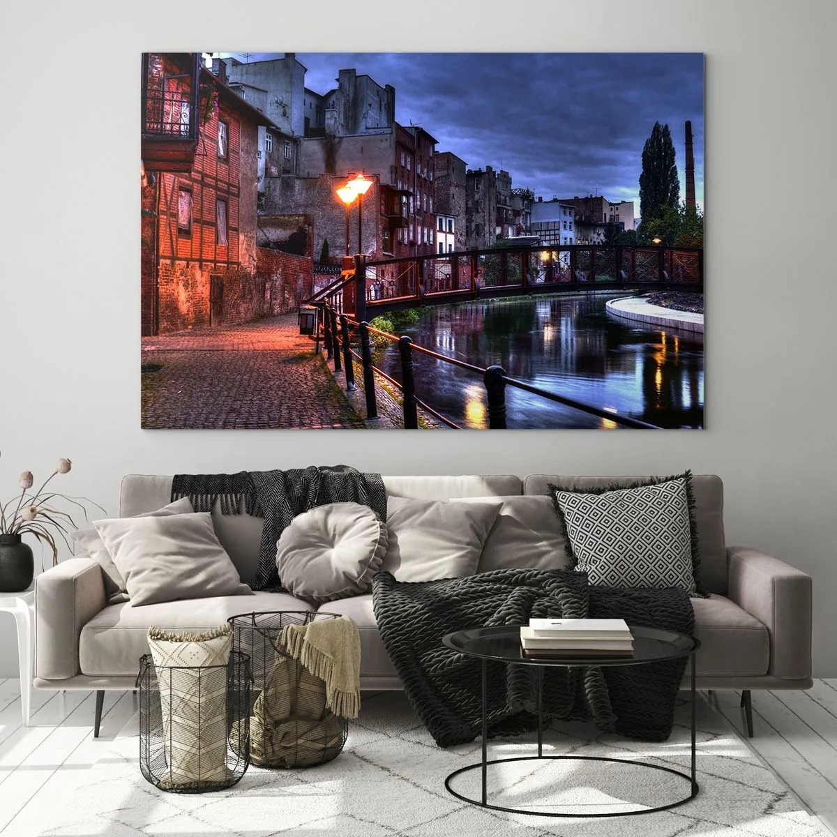 Impression sur verre - Image sur verre - Une charmante rue le long du canal avec un pont et un éclairage du soir - 70x50cm - Tu n'as pas connu ce Bydgoszcz - Décoration murale moderne pour le salon et la chambre ARTTOR