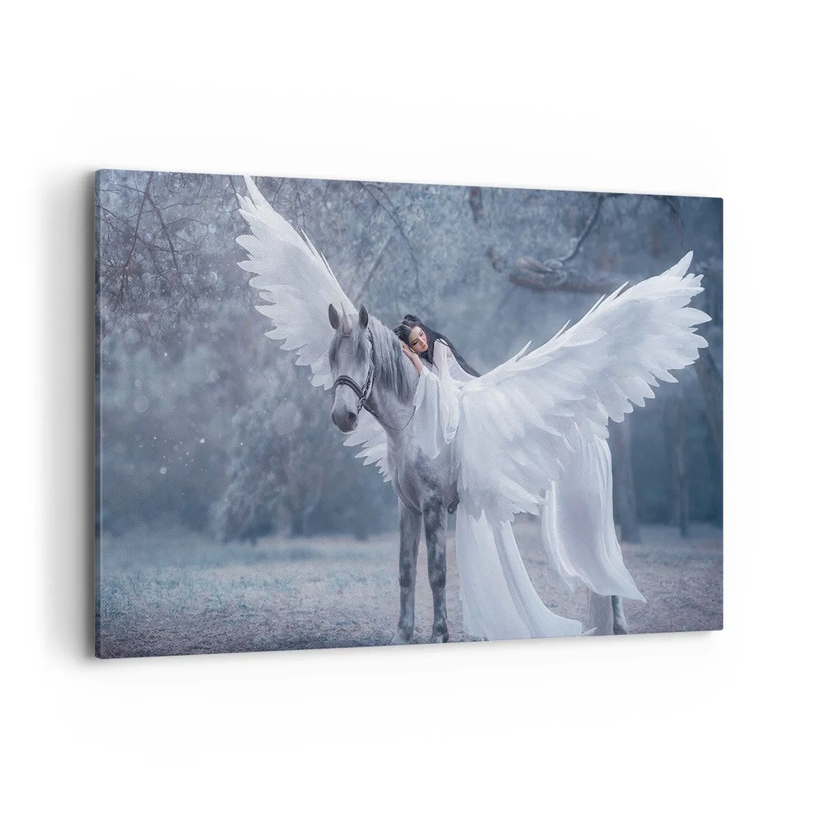 Impression sur toile - Image sur toile - Une femme sur un cheval blanc avec des ailes dans une forêt magique - 120x80cm - Un moment inspiré - Décoration murale moderne pour le salon et la chambre ARTTOR