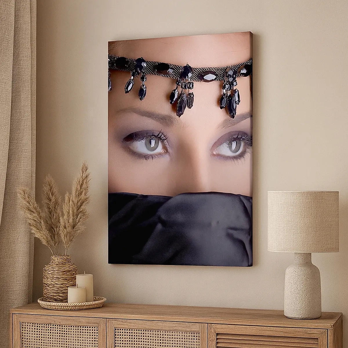 Impression sur toile - Image sur toile - Portrait d'une femme avec des bijoux décoratifs sur fond noir - 50x70cm - Tentation de mystère oriental - Décoration murale moderne pour le salon et la chambre ARTTOR
