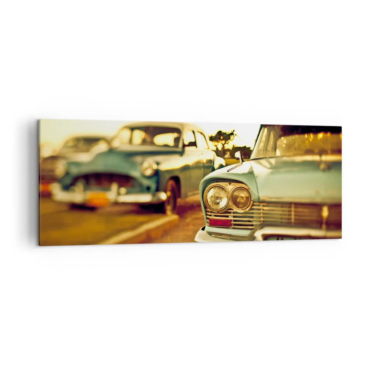Impression sur toile - Image sur toile - Voitures classiques dans la chaude lumière du coucher du soleil - 140x50cm - Nous attendrons et verrons - Décoration murale moderne pour le salon et la chambre ARTTOR
