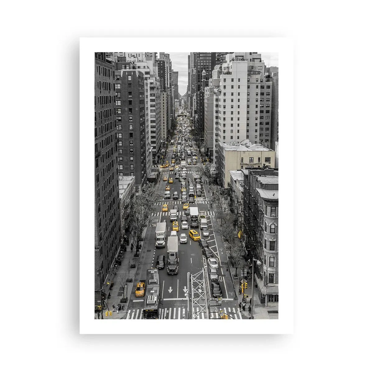Affiche - Poster - Rue de New York en noir et blanc avec des taxis jaunes - 50x70cm - La vie new-yorkaise - Décoration murale moderne pour le salon et la chambre ARTTOR