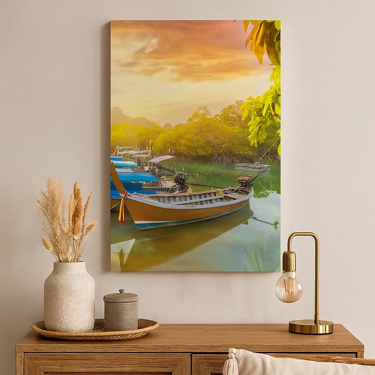 Impression sur toile - Image sur toile - Bateaux traditionnels sur une eau calme au coucher du soleil - 50x70cm - Avant une journée chargée - Décoration murale moderne pour le salon et la chambre ARTTOR