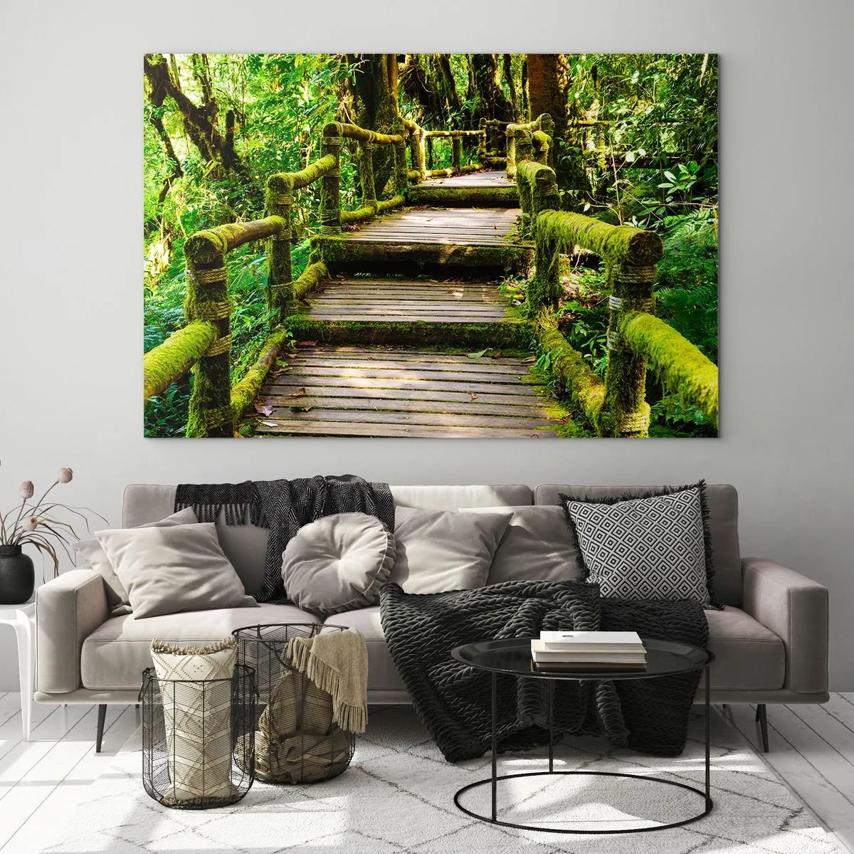 Impression sur verre - Image sur verre - Un chemin en bois dans une forêt verte couverte de mousse - 70x50cm - Un couloir de verdure - Décoration murale moderne pour le salon et la chambre ARTTOR