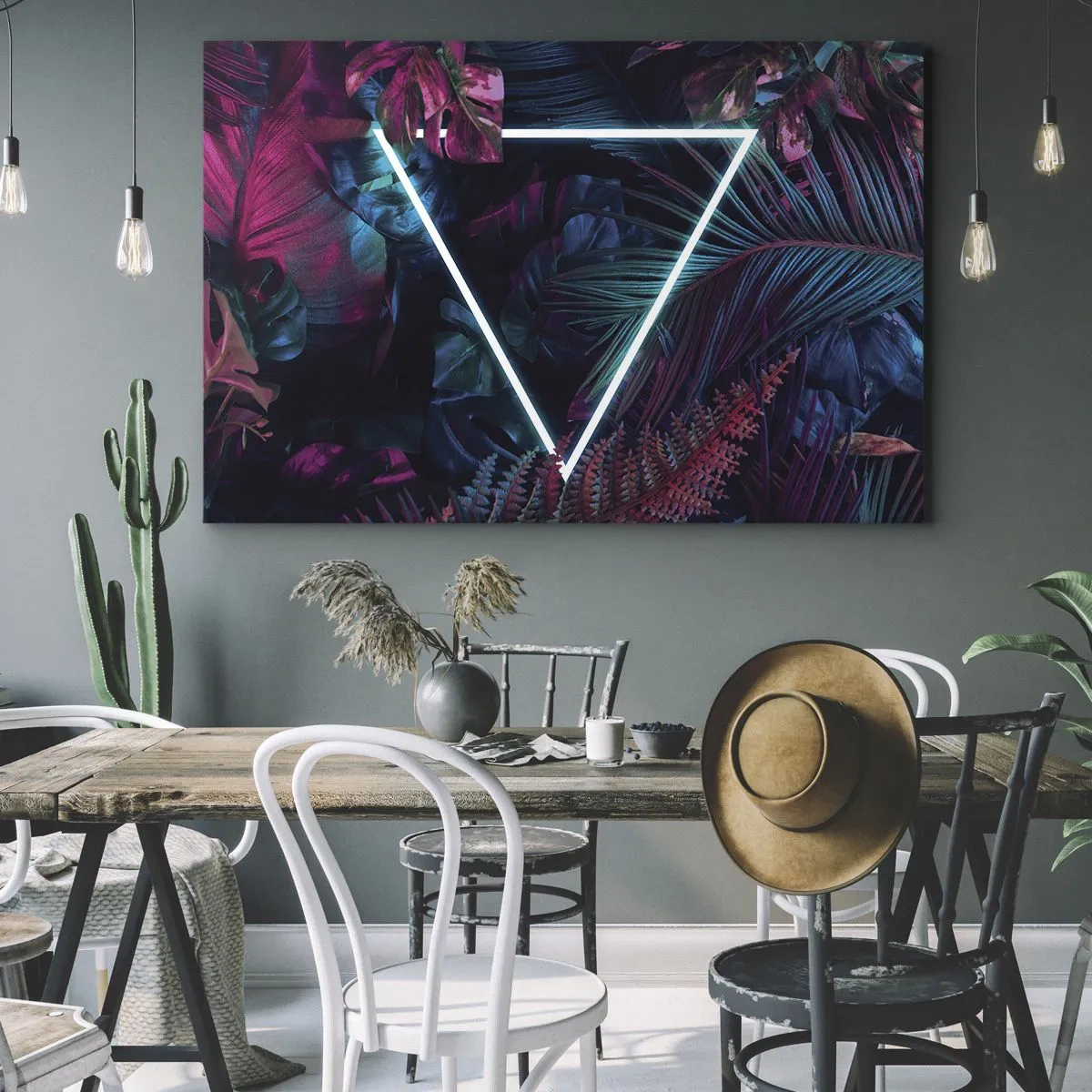 Impression sur toile - Image sur toile - Un triangle néon entouré de feuilles tropicales aux couleurs sombres. - 120x80cm - Jardin de style disco - Décoration murale moderne pour le salon et la chambre ARTTOR