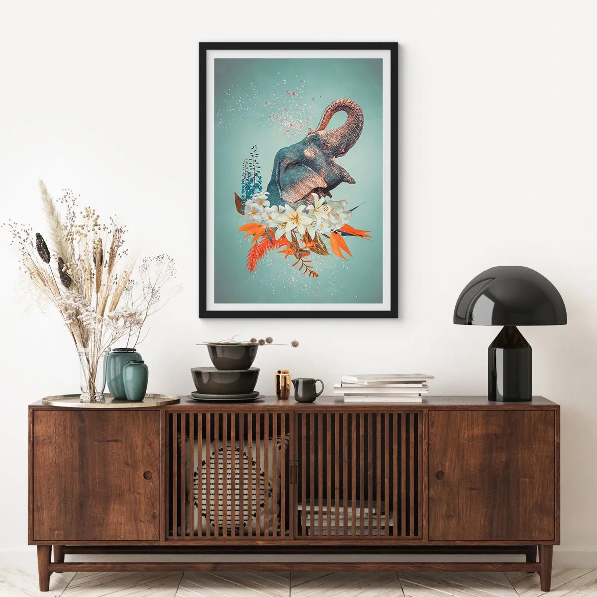 Affiche dans un cadre noir - Poster - Un éléphant parmi les fleurs dans une composition surréaliste - 50x70cm - Un rugissement de joie - Décoration murale moderne pour le salon et la chambre ARTTOR